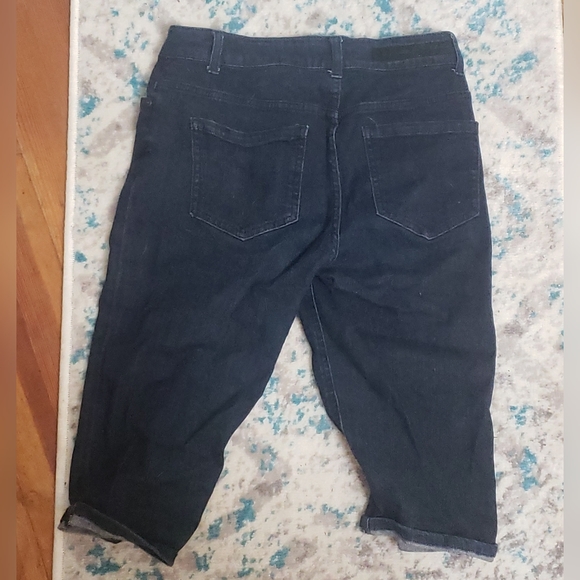 Bermuda denim shorts Women's CELEBRITY GOLD Dark Denim Wash Size 10 5 Pocket Ber - Picture 9 of 9